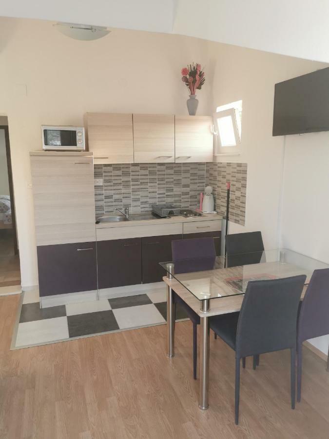 Apartmani "Ivan" Marina Kültér fotó